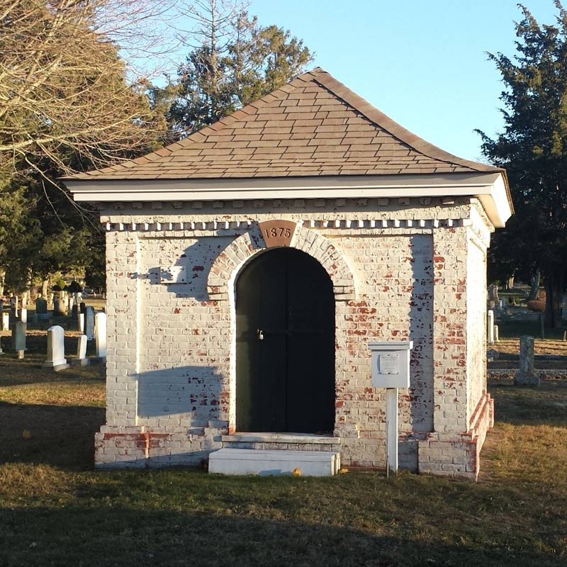 Receiving tomb